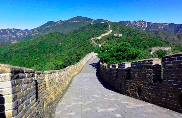 A Kínai Nagy Fal több ezer km hosszan húzódik
