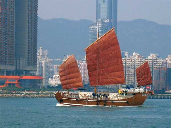 Hongkong hajó és a város