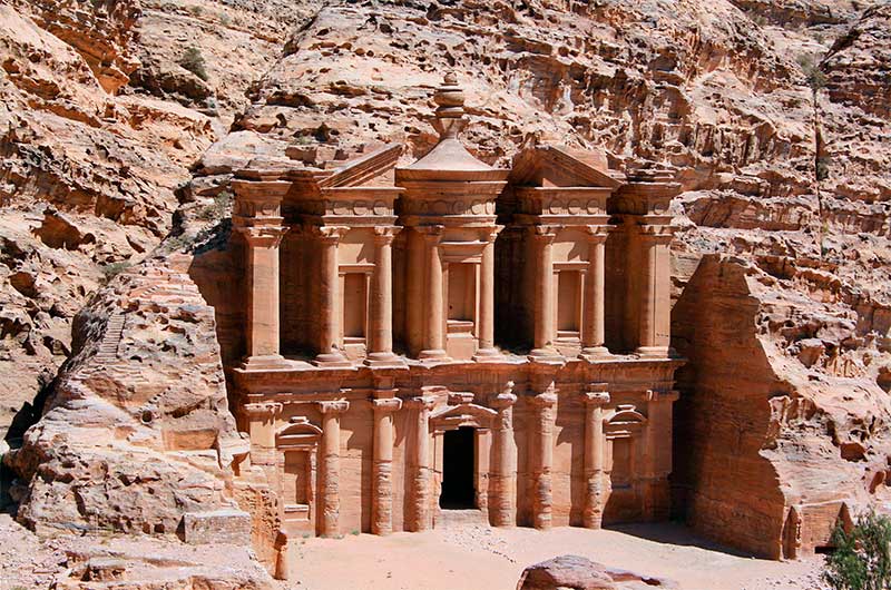 Jordánia, Petra a kőbevájt város